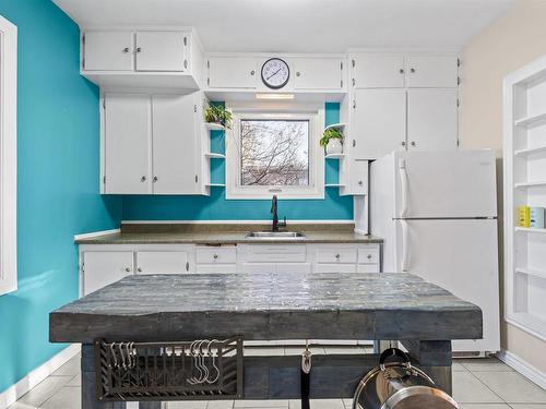 9608 74 Avenue, Edmonton, AB - Indoor Photo Showing Kitchen