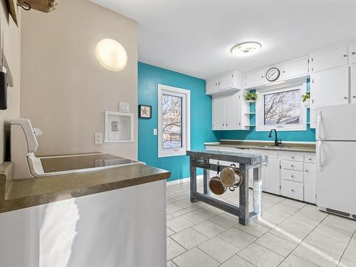 9608 74 Avenue, Edmonton, AB - Indoor Photo Showing Kitchen