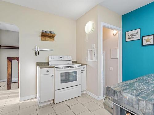 9608 74 Avenue, Edmonton, AB - Indoor Photo Showing Kitchen