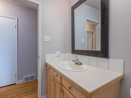 16503 79A Avenue, Edmonton, AB - Indoor Photo Showing Bathroom