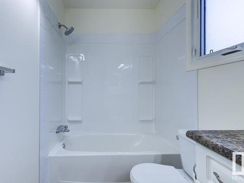 14 4610 17 Avenue, Edmonton, AB - Indoor Photo Showing Bathroom