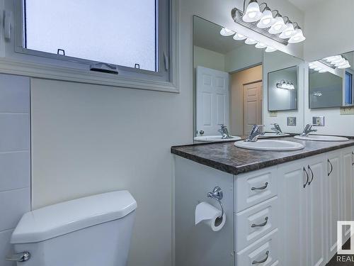 14 4610 17 Avenue, Edmonton, AB - Indoor Photo Showing Bathroom