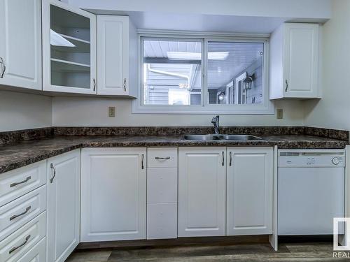 14 4610 17 Avenue, Edmonton, AB - Indoor Photo Showing Kitchen With Double Sink