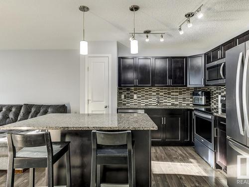 35 3305 Orchards Link Link, Edmonton, AB - Indoor Photo Showing Kitchen With Stainless Steel Kitchen With Upgraded Kitchen