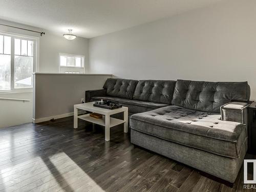 35 3305 Orchards Link Link, Edmonton, AB - Indoor Photo Showing Living Room