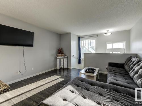 35 3305 Orchards Link Link, Edmonton, AB - Indoor Photo Showing Living Room