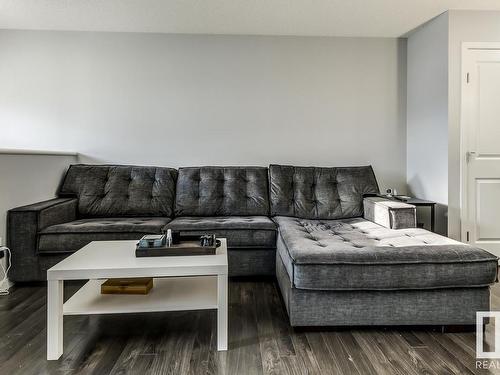 35 3305 Orchards Link Link, Edmonton, AB - Indoor Photo Showing Living Room