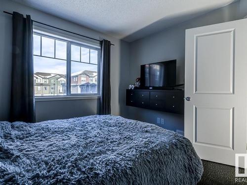 35 3305 Orchards Link Link, Edmonton, AB - Indoor Photo Showing Bedroom