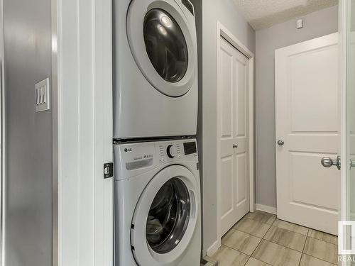 35 3305 Orchards Link Link, Edmonton, AB - Indoor Photo Showing Laundry Room