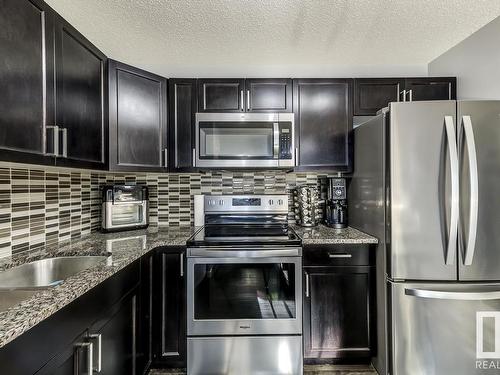 35 3305 Orchards Link Link, Edmonton, AB - Indoor Photo Showing Kitchen With Stainless Steel Kitchen With Upgraded Kitchen