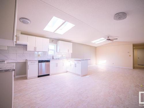 58528 Rge Rd,171, Rural Smoky Lake County, AB - Indoor Photo Showing Kitchen