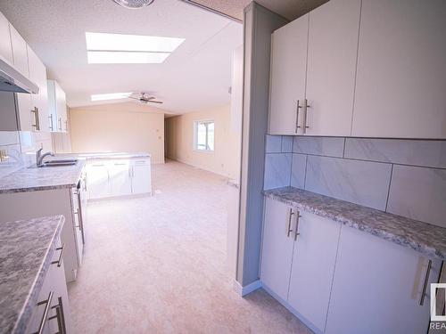 58528 Rge Rd,171, Rural Smoky Lake County, AB - Indoor Photo Showing Kitchen