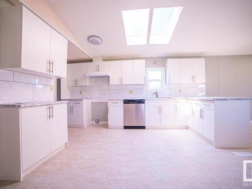 58528 Rge Rd,171, Rural Smoky Lake County, AB - Indoor Photo Showing Kitchen