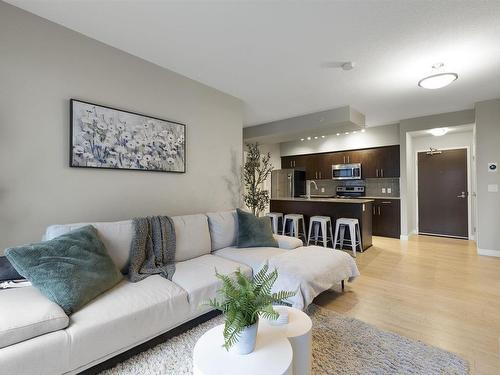 905 10226 104 Street, Edmonton, AB - Indoor Photo Showing Living Room