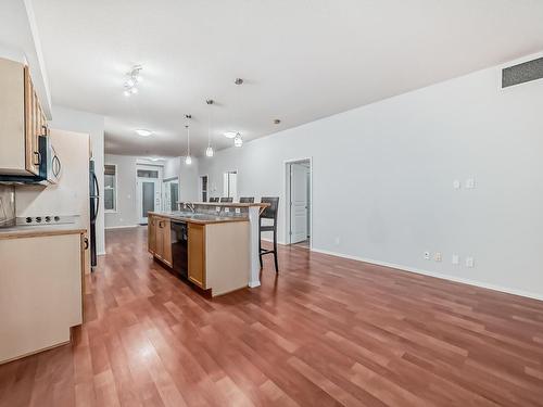 327 4831 104A Street, Edmonton, AB - Indoor Photo Showing Kitchen