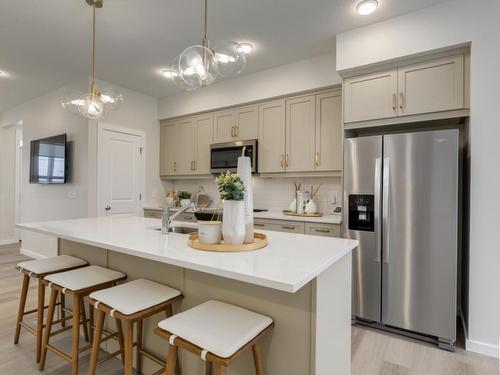 728 Southfork Drive, Leduc, AB - Indoor Photo Showing Kitchen With Upgraded Kitchen