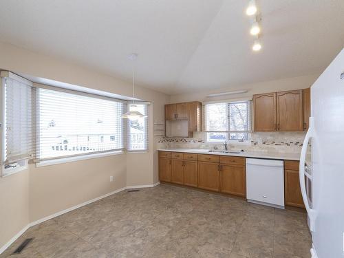 78 Highwood Bay, Devon, AB - Indoor Photo Showing Kitchen