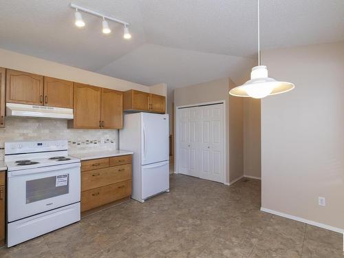 78 Highwood Bay, Devon, AB - Indoor Photo Showing Kitchen