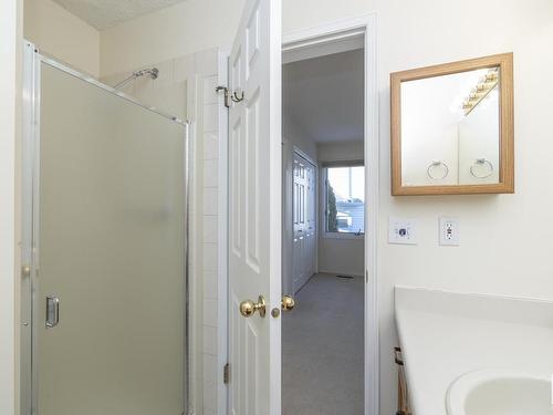 78 Highwood Bay, Devon, AB - Indoor Photo Showing Bathroom