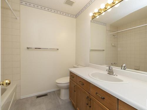 78 Highwood Bay, Devon, AB - Indoor Photo Showing Bathroom