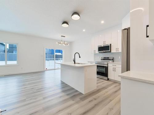 31 Penn Place, Spruce Grove, AB - Indoor Photo Showing Kitchen With Upgraded Kitchen