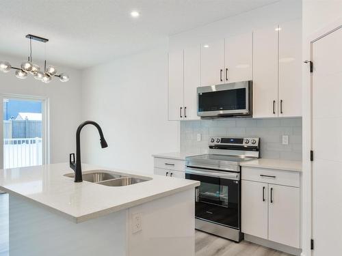 31 Penn Place, Spruce Grove, AB - Indoor Photo Showing Kitchen With Double Sink With Upgraded Kitchen