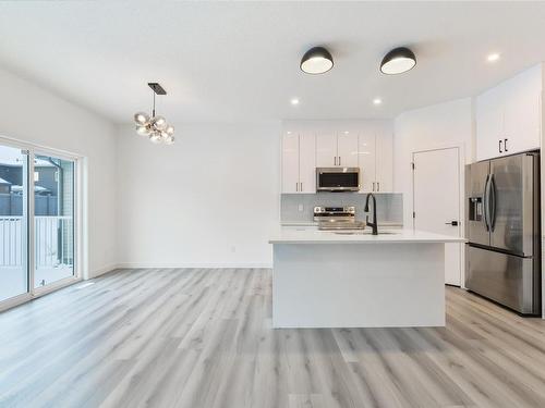 31 Penn Place, Spruce Grove, AB - Indoor Photo Showing Kitchen With Double Sink With Upgraded Kitchen