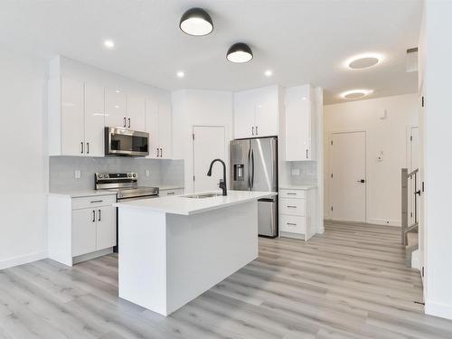 31 Penn Place, Spruce Grove, AB - Indoor Photo Showing Kitchen With Upgraded Kitchen