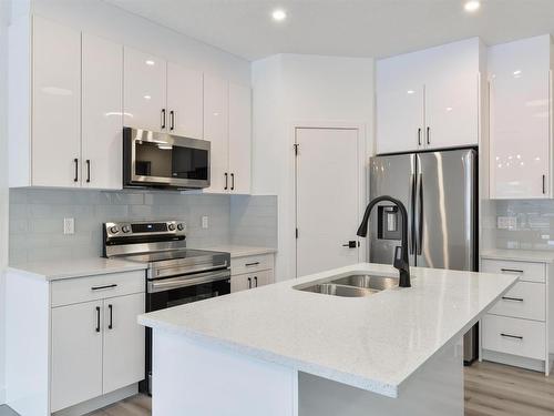 31 Penn Place, Spruce Grove, AB - Indoor Photo Showing Kitchen With Double Sink With Upgraded Kitchen