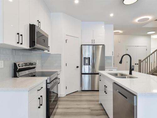 31 Penn Place, Spruce Grove, AB - Indoor Photo Showing Kitchen With Double Sink With Upgraded Kitchen