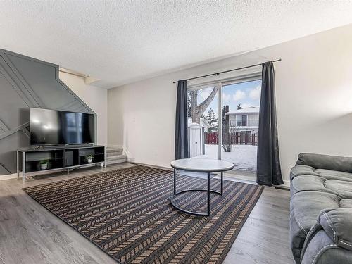 18450 62B Avenue, Edmonton, AB - Indoor Photo Showing Living Room