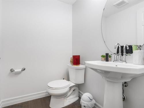 113 3625 144 Avenue, Edmonton, AB - Indoor Photo Showing Bathroom