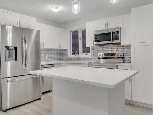 15 14717 34 Street Nw, Edmonton, AB - Indoor Photo Showing Kitchen With Upgraded Kitchen