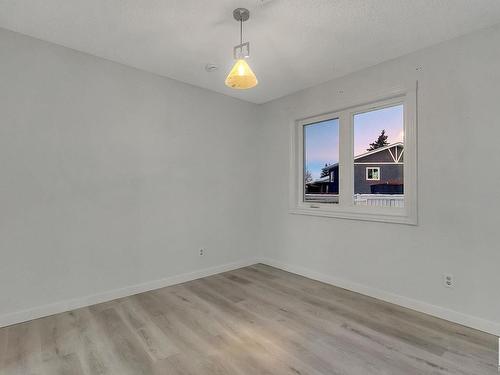 15 14717 34 Street Nw, Edmonton, AB - Indoor Photo Showing Other Room