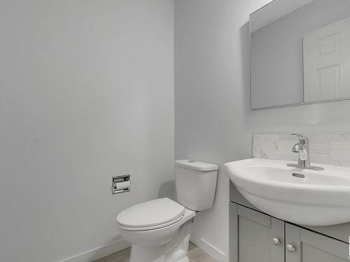 15 14717 34 Street Nw, Edmonton, AB - Indoor Photo Showing Bathroom