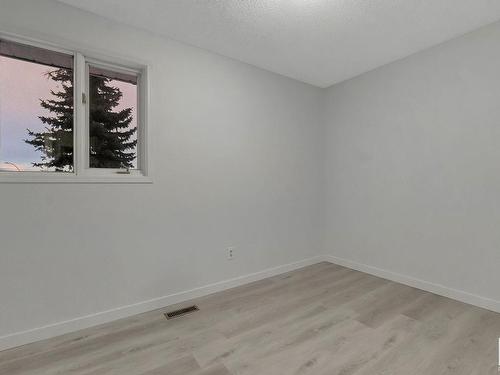 15 14717 34 Street Nw, Edmonton, AB - Indoor Photo Showing Other Room