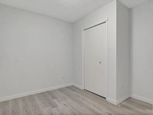 15 14717 34 Street Nw, Edmonton, AB - Indoor Photo Showing Other Room