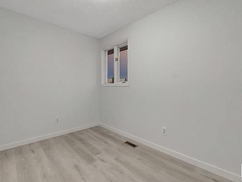 15 14717 34 Street Nw, Edmonton, AB - Indoor Photo Showing Other Room