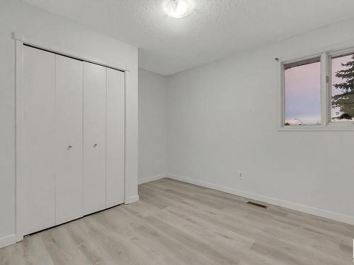 15 14717 34 Street Nw, Edmonton, AB - Indoor Photo Showing Other Room