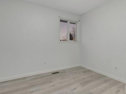 15 14717 34 Street Nw, Edmonton, AB - Indoor Photo Showing Other Room