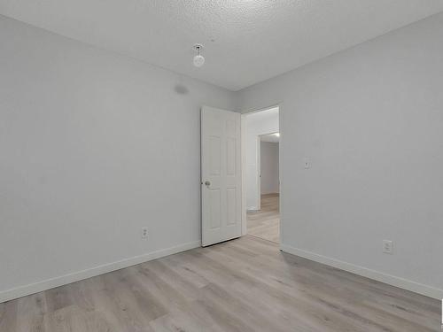 15 14717 34 Street Nw, Edmonton, AB - Indoor Photo Showing Other Room