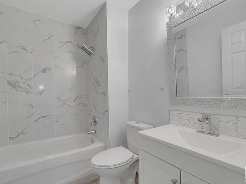 15 14717 34 Street Nw, Edmonton, AB - Indoor Photo Showing Bathroom