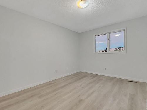 15 14717 34 Street Nw, Edmonton, AB - Indoor Photo Showing Other Room