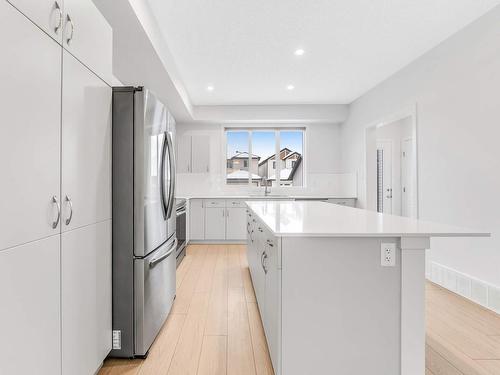 1687 Cavanagh Boulevard, Edmonton, AB - Indoor Photo Showing Kitchen