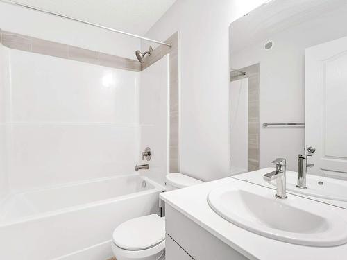 1687 Cavanagh Boulevard, Edmonton, AB - Indoor Photo Showing Bathroom