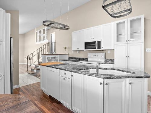 10735 165 Street, Edmonton, AB - Indoor Photo Showing Kitchen