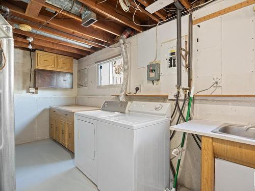 10735 165 Street, Edmonton, AB - Indoor Photo Showing Laundry Room