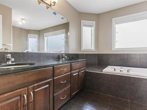 6111 11 Avenue, Edmonton, AB - Indoor Photo Showing Bathroom