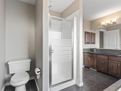 6111 11 Avenue, Edmonton, AB - Indoor Photo Showing Bathroom