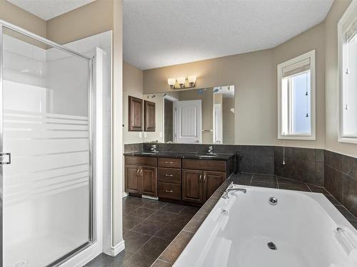 6111 11 Avenue, Edmonton, AB - Indoor Photo Showing Bathroom